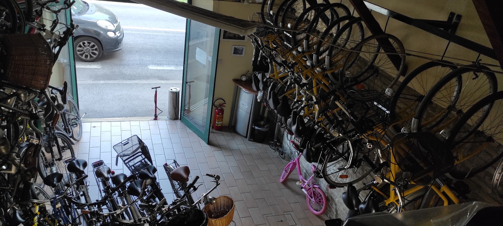 Interno dell'officina Al Biciclar, vista 5